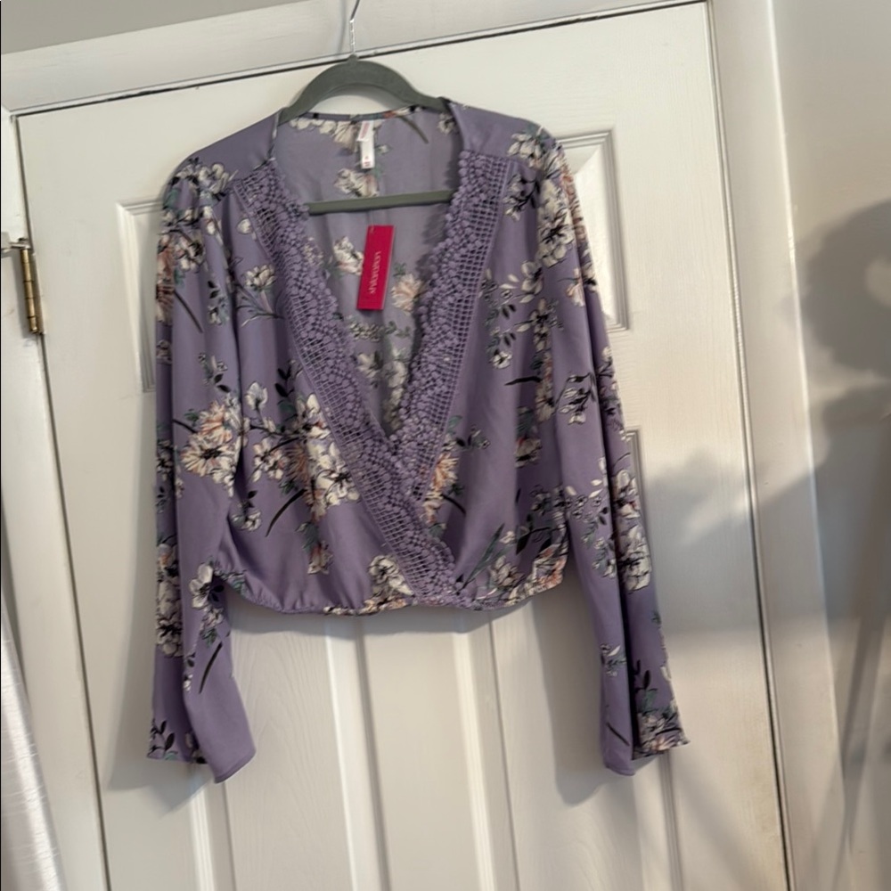 Ntw Floral Purple Women's cropped flare sleeve cross over top